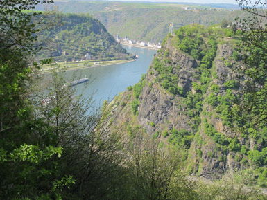 Blick auf den Aussichtsfelsen Loreley