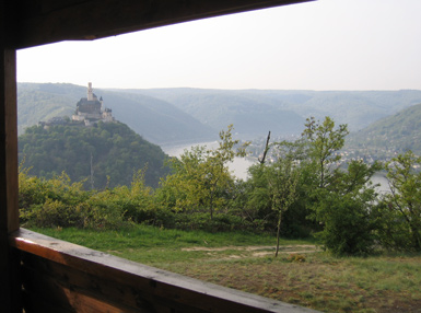 An der Schutzhtte Fladenberg weiter auf dem Nibelungensteig in Richtung Lahnstein