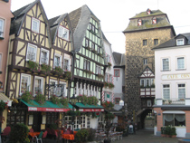 Altstadt von Linz; aufgrund der farbigen Fachwerkhuser wird sie auch BUNTE STADT AM RHEIN genannt