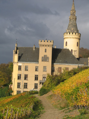 Schloss Arenfels bei Bad Hnningen, das Schloss mit den 365 Fenstern