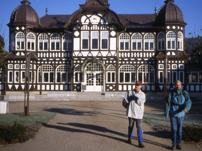 Wanderung durch die Rhn: Das Kurmittelhaus im Zentrum von Bad Salzungen.