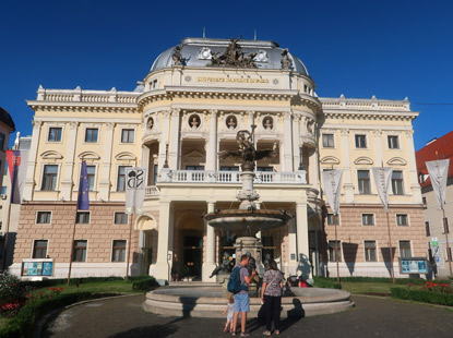 Kleine Karpaten: Das Nationatheter von Bratilava