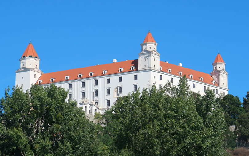 Wanderung durch die Kleinen Karpaten: Die Burg von Bratislava