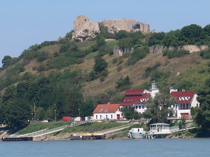 Wanderung Kleine Karpaten. Schiffsanlegestelle in Devin (Theben) 