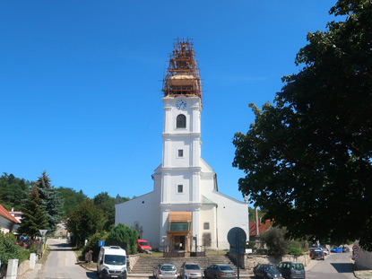 Wanderung Kleine Karpaten. Die Pfarrkirche von Devin, einem Ortsteil von Bratislava