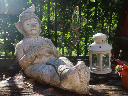Kleine Karpaten: Figur im Garten unseres Hotls Arcos in Bratislava