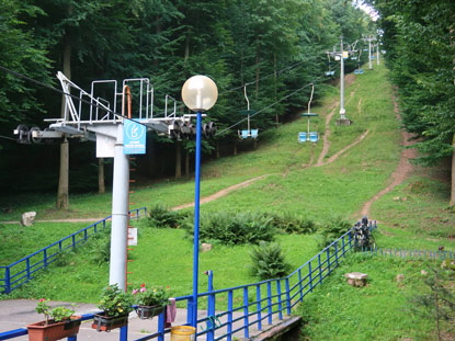 Kleine Karpaten Mit einer Seilbahn kann man vom Mhlntal hinauf zum Kamzik (Gemsenberg) sich fahren lassen.