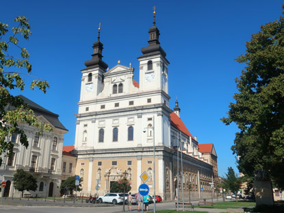 Kleine Karaptren: Kathedrale Johannes des Tufers (Turmfront)