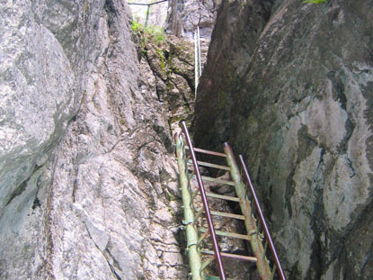 Durch die Klamm Prosiecka dolina fhrt ein 3,5 km langer Wanderweg, der durch Leitern und auch Ketten gesichert ist.