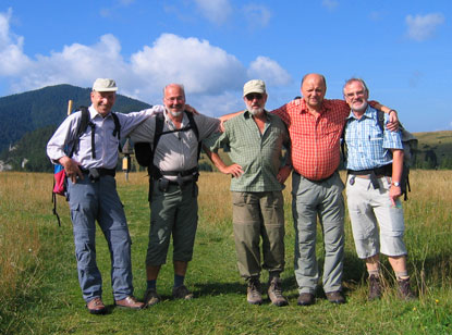 Die Wanderer (Eugen, Harald, Klaus, Felix und Wolfgang) vor dem Einstieg in die Klamm Prosiecka dolina.