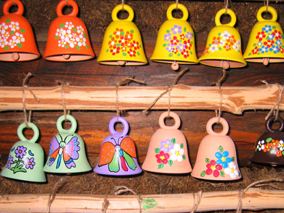 Im Freilichtmuseum gibt es Souvenirgeschfte mit volkstmlichen Gegenstnden.