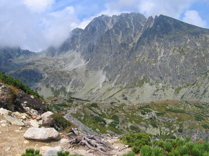 Hohe Tatra: Vom Batizovsk pleso erblickt man den hchsten Berg der Hohen Tatra, die 2.655 m hohe Gerlachovsk tt (Gerlsdorfer Spitze).