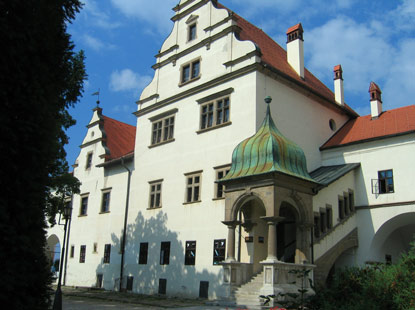 Zips: Treppenaufgang zum historischen Rathaus von Levoča (Leutschau). Im Rathaus ist heute das Zipser Museum untergebracht.