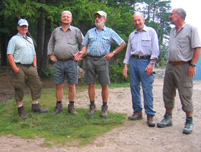 Slowakisches Paradies: Morgens auf dem Tomovsk vhľad-Felsen (Tomsdorfer Aussicht), Dirk, Felix, Klaus, Eugen und Harald.