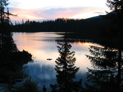 Hohe Tatra: Abendstimmung am 1.355 m hohen trbsk Pleso (Tschirmer Bergsee) 