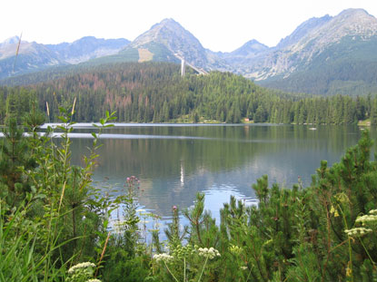 Hohe Tatra: Vom Ufer des Tschirmer Bergsees (trbsk Pleso) hat man eine klassische Tatra-Ansicht!