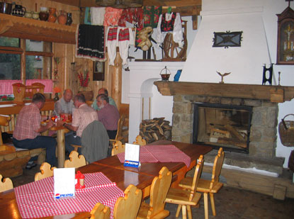 Abendessen in diar in einem Koliba-Restaurant (Koliba steht fr Almhtte)