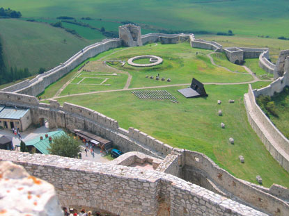 Vom Kruhov-Turm der Zipser Burg aus zeigen sich die gewaltigen Ausmae der Burganlage.