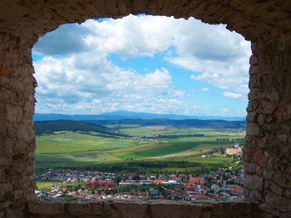 Unterhalb der Zipser Burg ist der Ort Spisk Podhradie (Kirchdrauf). Viele der Huser sind baufllig. In ihnen wohnen hufig Roma Familien