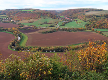 Blick vom Rastplatz Hohe Lehde ins Tals der Saale