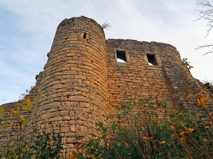 Kunitzburg mit Rundturm und Ringmauer