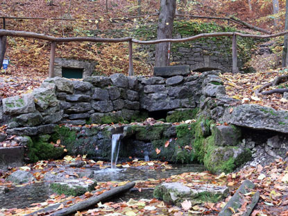 Frstenbrunnen gefasste Quelle