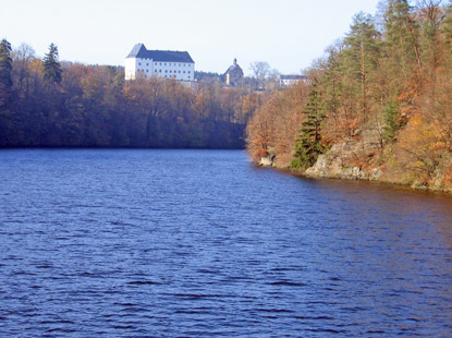 Von der Talsperre Burgkhammer auf Schloss Burgk