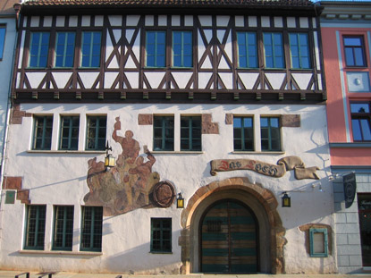 Saalfeld: Auenfassade  Historisches Gasthaus "Das Loch"