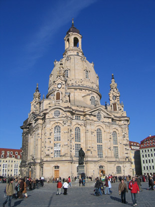 Ein Besuchermagnet ist die Frauenkirche in Dresden 