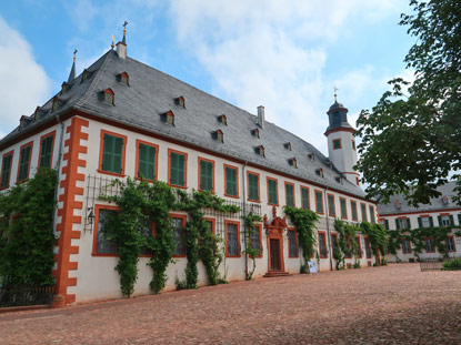 Blick vom Klostrhof auf die Prlatur des Klosters