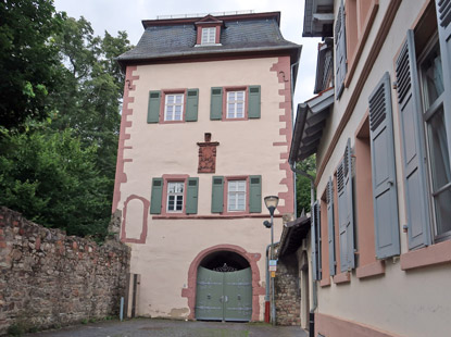 Schloss Babenhausen ist im Privatbesitz und dher ist eine Beichtigung nicht mglich