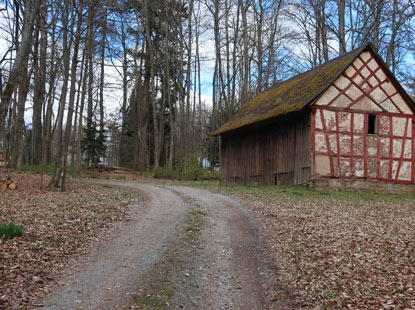 Privatweg fhrt zum Schloss Krberg