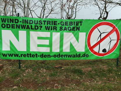 Plakat gegen den Ausbau der Windernergie in Wrzberg