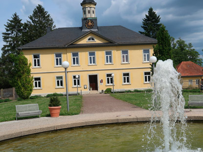 Schnhitsfarm, das frhere Direktionsgebude  im Salinenpark von Bad Rappenau.