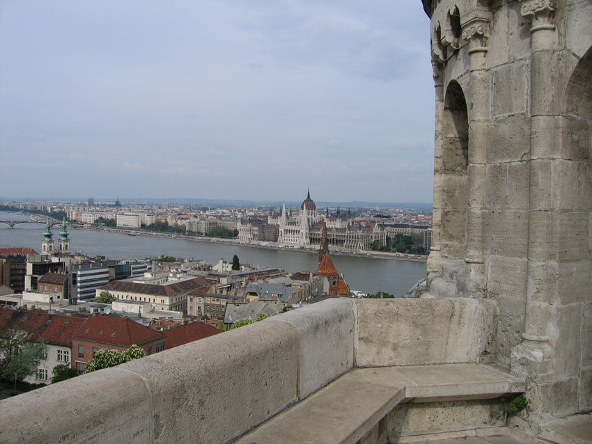 Blick von der Fischerbastei auf die Donau und das Parlamentsgebude
