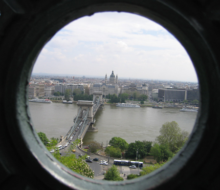 Die Kettenbrcke verbindet Pest und Buda