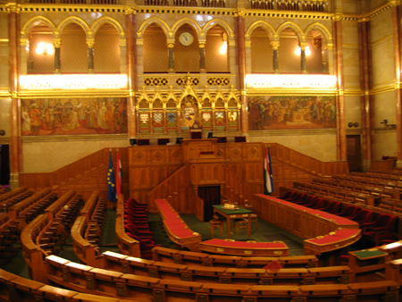 Einer der zwei Sitzungsrume im Parlament