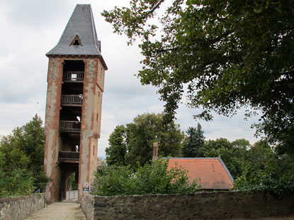 Blick von der Kernburg der Frankenstein auf den Torturm