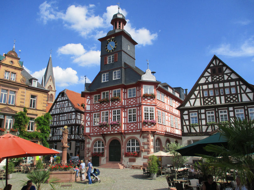 Heppenheim: Marktplatz mit Rathaus