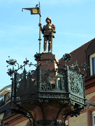 Vogensenweg: Der Rodensteiner Brunnen in Weinheim