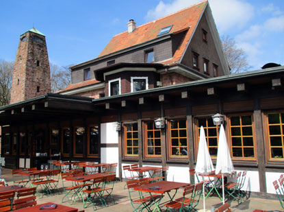 Die Terrasse der Gaststtte "Zum weien Steinn"