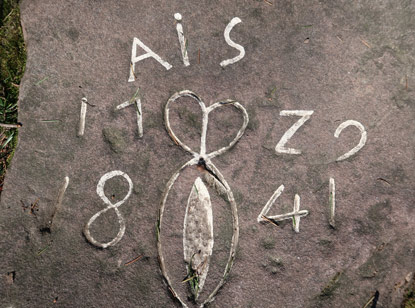 Rtselhafte Zeichen auf dem Stein "Schneiderschere"