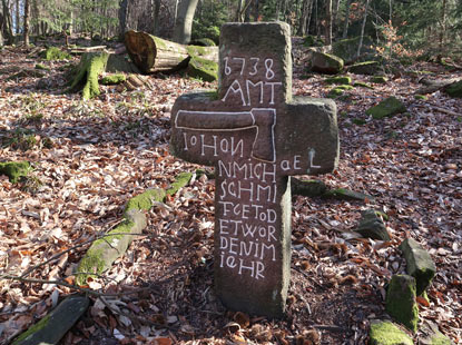 Vogesenweg fhrt vorbei an dem Wildererkreuz