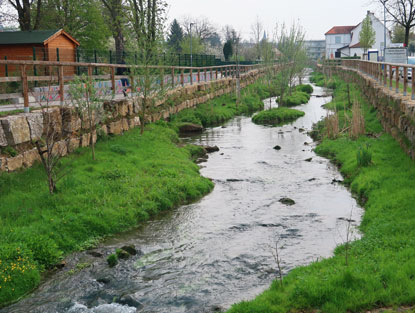 Der Vogesenweg fhrt in Masch entlang dem Leimbach 