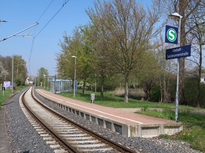 Vogersenweg: Ubstadt-Salzbrunnenstrae. Verbindung besteht nach Menzingen und nach Karlsruhe (Kraichtalbahn)