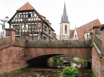 Vogesenweg: Marktbrcke / Tulla Brcke ber den Walzbach in Weingarten