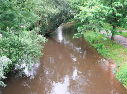 Die Alb, ein 51 km langer Fluss, fliet durch das Naherholungsgebiet von Karlsruhe