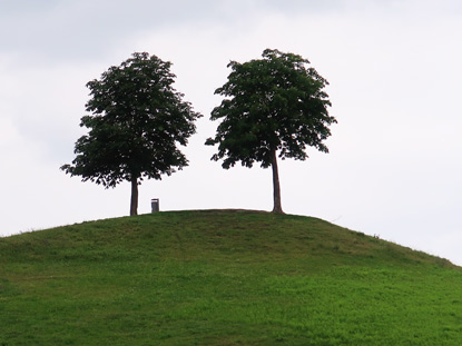 Vogesenweg: Mount Klotz, ein knstlich aufgeschtteter Hgel in der Gnther Klotz-Anlage in Karlsruhe