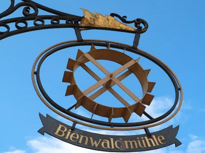 Das Schild der Waldgasgtsttte Bienwaldmhle