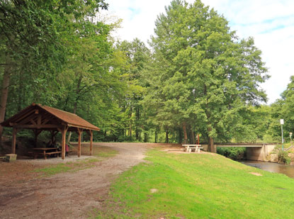 Vogesenweg durch Frankreich (GR 53). Salmbacher Passage - Rastplatz und Lauterbrcke